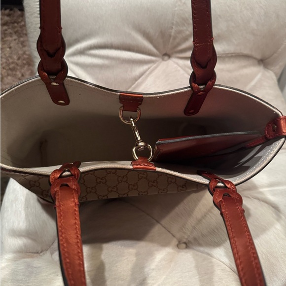 Small Gucci tote with matching wristlet - Picture 5 of 5
